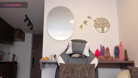 Jade online show from 9, 3, 2026