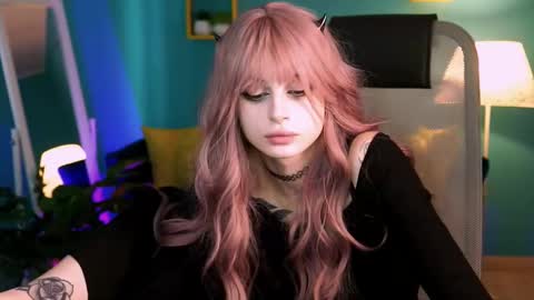 jade_castle online show from 9, 3, 2025