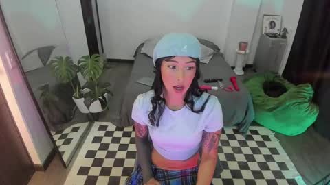 Snapshot of jade_porn chatting on 17, 11, 2025 Jade independent model online show from 17, 11, 2025