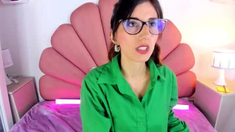 jade white  online show from 3, 2, 2025