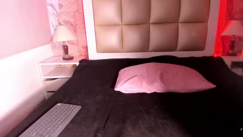 jadeestudios online show from 24, 2, 2025