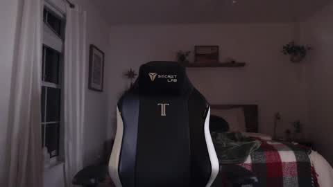 Jade Love online show from 4, 1, 2025