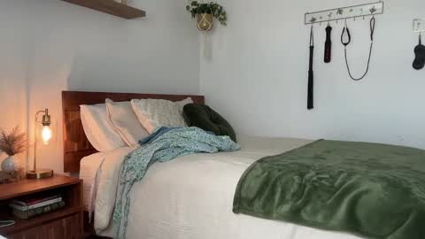 Jade Love online show from 9, 9, 2025