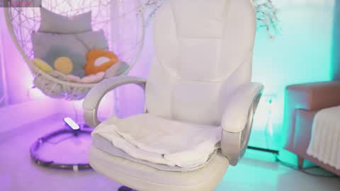 Jade Summer online show from 26, 9, 2025