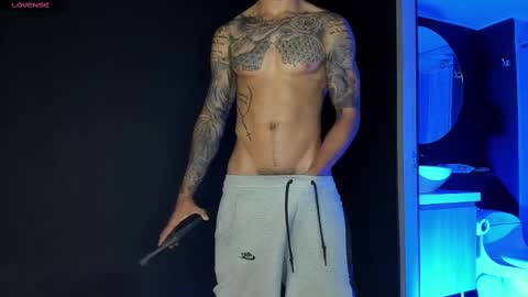 Santiago online show from 5, 3, 2025