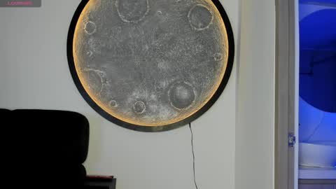 Santiago online show from 8, 11, 2025