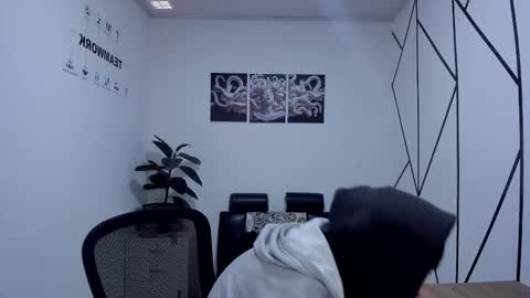 james_adamss_ online show from 4, 12, 2025