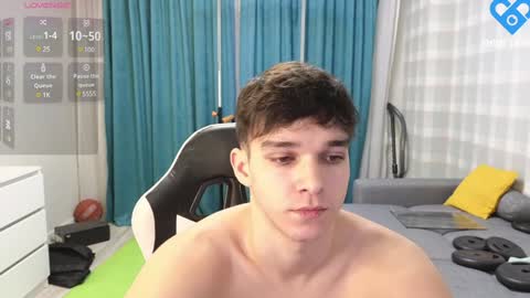 Snapshot of james_friends chatting on 12, 1, 2025 James online show from 12, 1, 2025