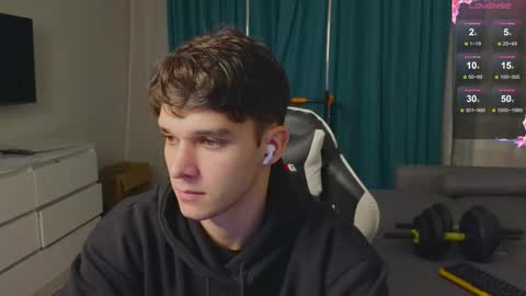 Snapshot of james_friends chatting on 28, 10, 2025 James online show from 28, 10, 2025