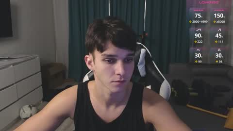 Snapshot of james_friends chatting on 6, 11, 2025 James online show from 6, 11, 2025