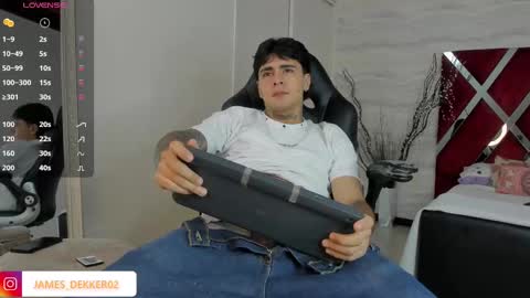 Snapshot of jamesdekker chatting on 4, 10, 2025 jamesdekker online show from 4, 10, 2025
