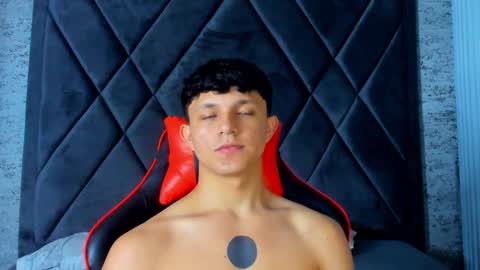 Snapshot of jamesgolden_ chatting on 4, 3, 2025 jamesgolden_ online show from 4, 3, 2025