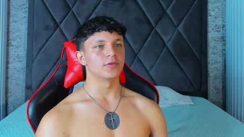 Snapshot of jamesgolden_ chatting on 5, 3, 2025 jamesgolden_ online show from 5, 3, 2025