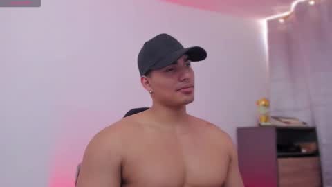 Snapshot of jamesgraay chatting on 21, 11, 2025 James Gray online show from 21, 11, 2025