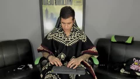 Jamesinked  online show from 8, 3, 2025