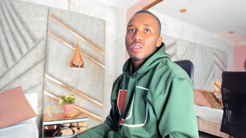 Snapshot of jamesparck chatting on 8, 1, 2025 James online show from 8, 1, 2025