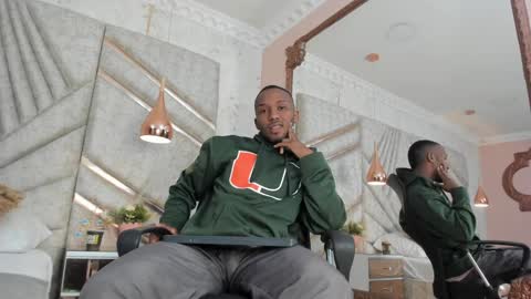 Snapshot of jamesparck chatting on 26, 1, 2025 James online show from 26, 1, 2025