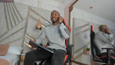 Snapshot of jamesparck chatting on 7, 2, 2025 James online show from 7, 2, 2025