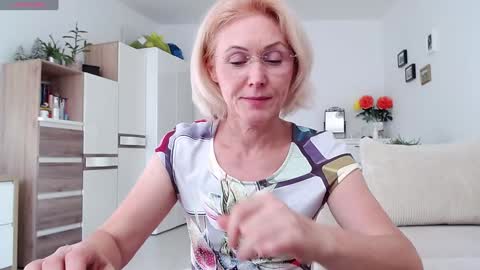 Snapshot of jasmin18v chatting on 18, 10, 2025 Jasmin room for people 40 online show from 18, 10, 2025