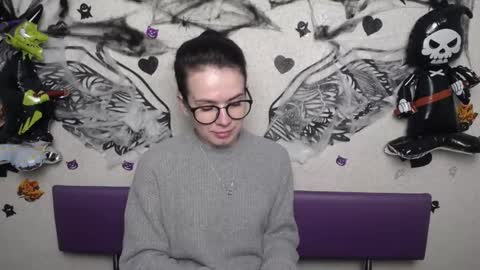 JasmineKouch online show from 22, 10, 2025