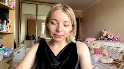Snapshot of jaynafriess chatting on 15, 10, 2025 Mira online show from 15, 10, 2025