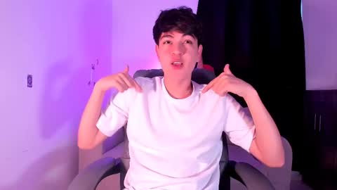 Snapshot of jaythomax chatting on 8, 11, 2025 jaythomax online show from 8, 11, 2025