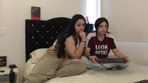 Jazmin and Scarlett online show from 14, 2, 2025