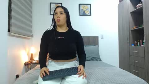 Jazmin and Scarlett online show from 10, 2, 2026