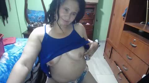 Snapshot of jazmin_rios chatting on 3, 2, 2025 jazmim online show from 3, 2, 2025