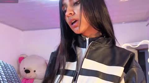 Jazmin  online show from 23, 11, 2025