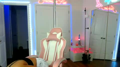Jazmine Fox online show from 26, 6, 2026