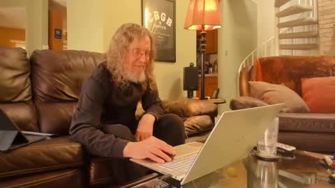 Snapshot of jdineuless chatting on 1, 2, 2025 JDinEuless online show from 1, 2, 2025