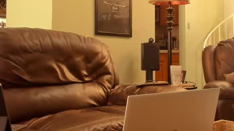 Snapshot of jdineuless chatting on 22, 10, 2025 JDinEuless online show from 22, 10, 2025