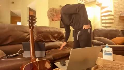 Snapshot of jdineuless chatting on 9, 11, 2025 JDinEuless online show from 9, 11, 2025