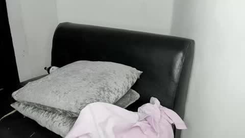 jean_and_isabel online show from 1, 11, 2025