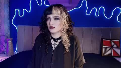Snapshot of jeannesabatier chatting on 4, 6, 2026 Jean online show from 4, 6, 2026