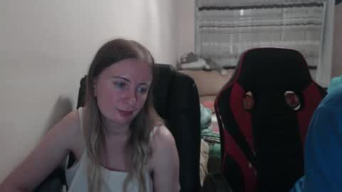 Snapshot of jenisandpeter chatting on 10, 9, 2025 JenisAndPeter online show from 10, 9, 2025