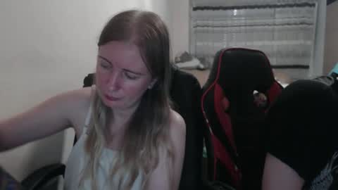 Snapshot of jenisandpeter chatting on 11, 9, 2025 JenisAndPeter online show from 11, 9, 2025