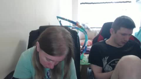 Snapshot of jenisandpeter chatting on 17, 9, 2025 JenisAndPeter online show from 17, 9, 2025