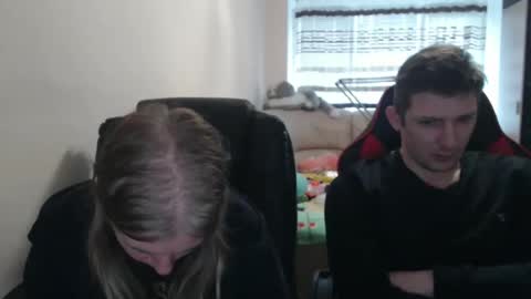 Snapshot of jenisandpeter chatting on 1, 10, 2025 JenisAndPeter online show from 1, 10, 2025