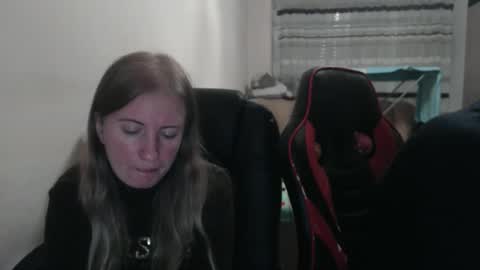 Snapshot of jenisandpeter chatting on 1, 10, 2025 JenisAndPeter online show from 1, 10, 2025