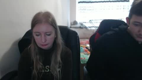 Snapshot of jenisandpeter chatting on 4, 10, 2025 JenisAndPeter online show from 4, 10, 2025