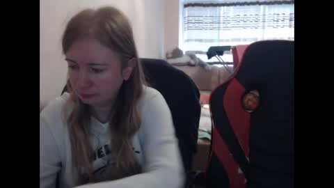 Snapshot of jenisandpeter chatting on 6, 10, 2025 JenisAndPeter online show from 6, 10, 2025