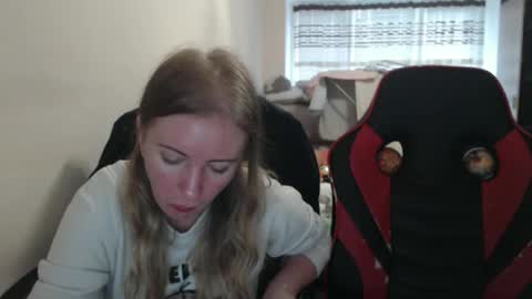 Snapshot of jenisandpeter chatting on 7, 10, 2025 JenisAndPeter online show from 7, 10, 2025