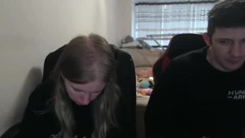 Snapshot of jenisandpeter chatting on 9, 10, 2025 JenisAndPeter online show from 9, 10, 2025