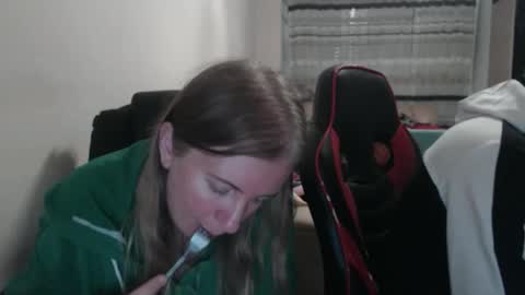 Snapshot of jenisandpeter chatting on 17, 10, 2025 JenisAndPeter online show from 17, 10, 2025