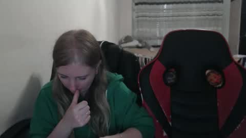 Snapshot of jenisandpeter chatting on 20, 10, 2025 JenisAndPeter online show from 20, 10, 2025