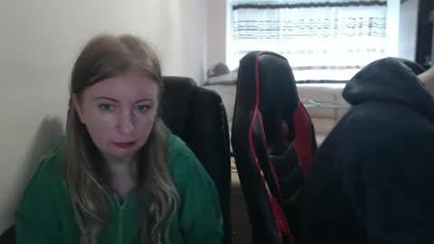 Snapshot of jenisandpeter chatting on 22, 10, 2025 JenisAndPeter online show from 22, 10, 2025