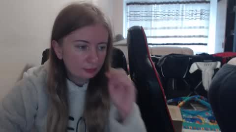 Snapshot of jenisandpeter chatting on 27, 10, 2025 JenisAndPeter online show from 27, 10, 2025