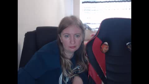 Snapshot of jenisandpeter chatting on 30, 10, 2025 JenisAndPeter online show from 30, 10, 2025